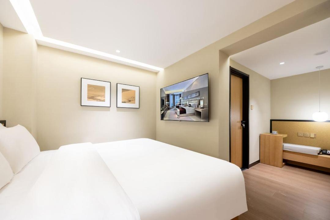 Beijing Tangfu Nanluoguxiang Wang Fu Jing Forbidden City Snack Street Hotel,1 Stop Walking To Airport Express,3 Stop To Tiananmen&Free Laundry Dry Service &Professional Free Tour Ticket Service With English Speaking Staff Экстерьер фото
