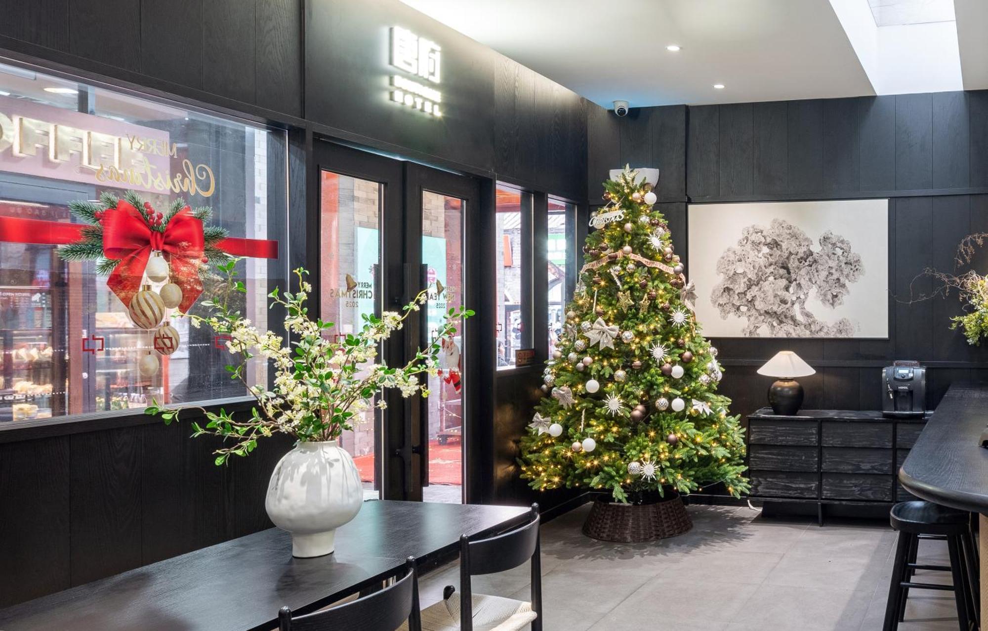 Beijing Tangfu Nanluoguxiang Wang Fu Jing Forbidden City Snack Street Hotel,1 Stop Walking To Airport Express,3 Stop To Tiananmen&Free Laundry Dry Service &Professional Free Tour Ticket Service With English Speaking Staff Экстерьер фото