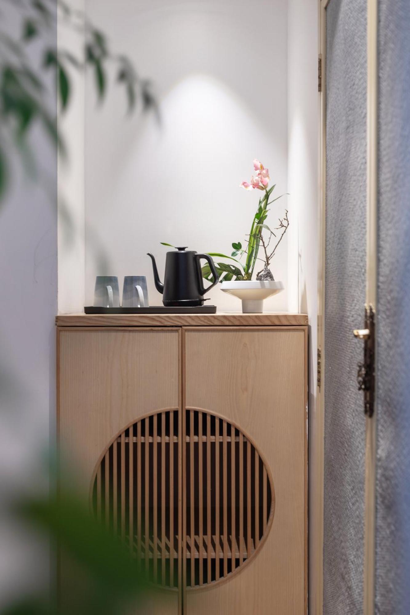 Beijing Tangfu Nanluoguxiang Wang Fu Jing Forbidden City Snack Street Hotel,1 Stop Walking To Airport Express,3 Stop To Tiananmen&Free Laundry Dry Service &Professional Free Tour Ticket Service With English Speaking Staff Экстерьер фото