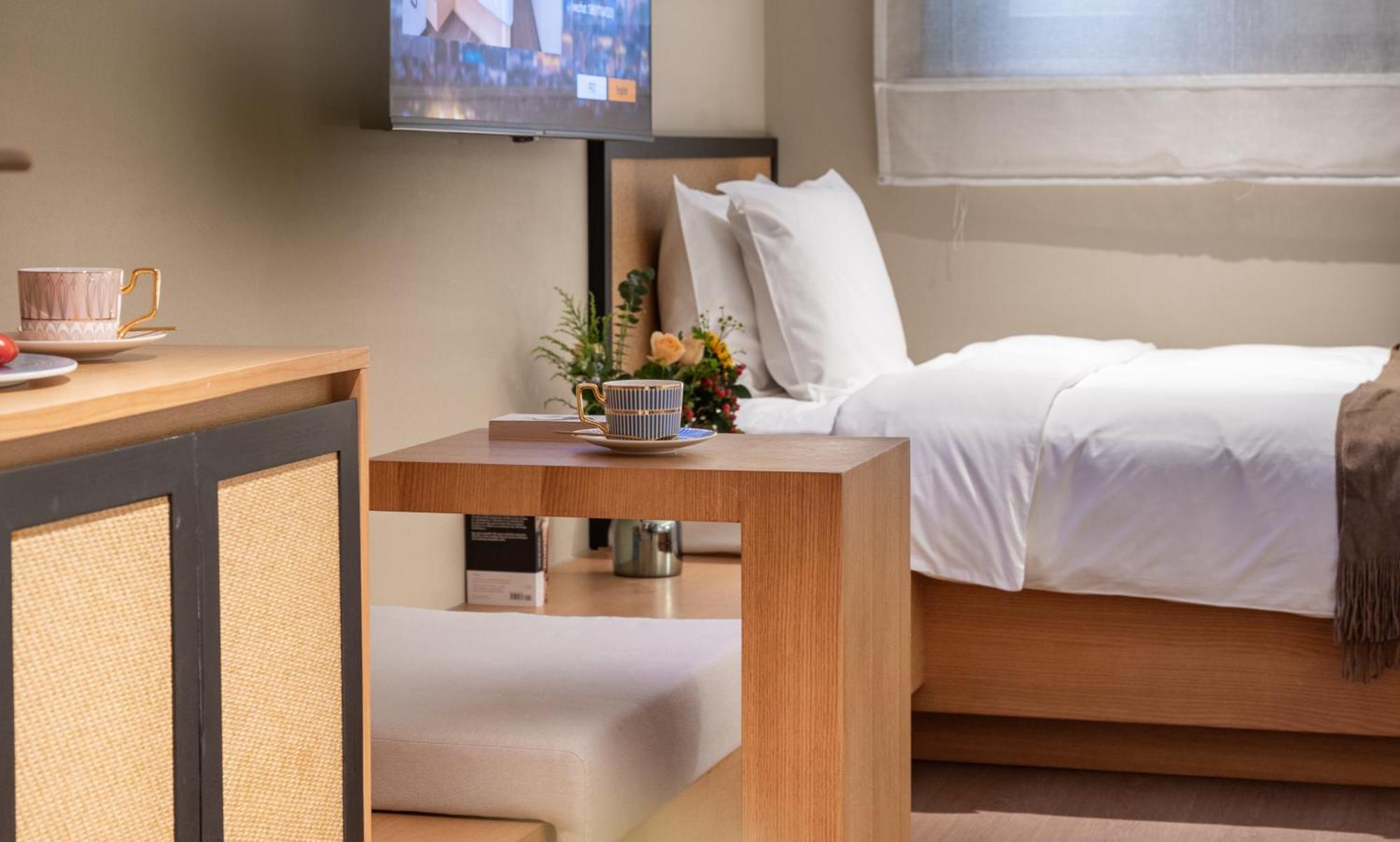 Beijing Tangfu Nanluoguxiang Wang Fu Jing Forbidden City Snack Street Hotel,1 Stop Walking To Airport Express,3 Stop To Tiananmen&Free Laundry Dry Service &Professional Free Tour Ticket Service With English Speaking Staff Экстерьер фото